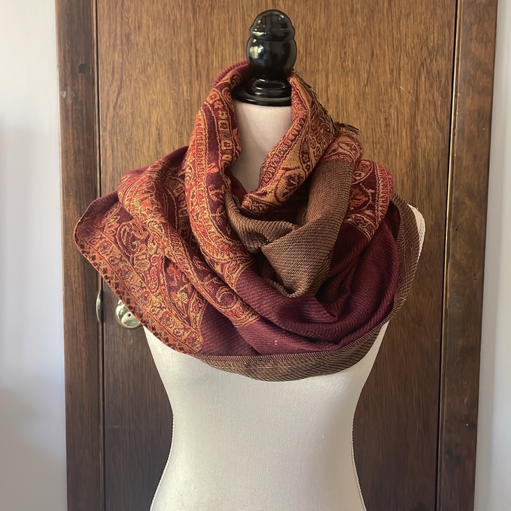 Gold maroon scarf